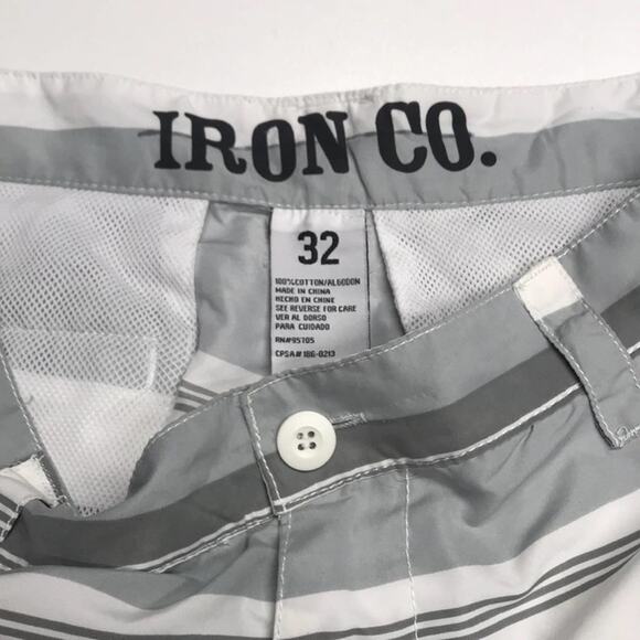 IRON COMPANY Mens 32 Gray Striped Shorts - Picture 4 of 4